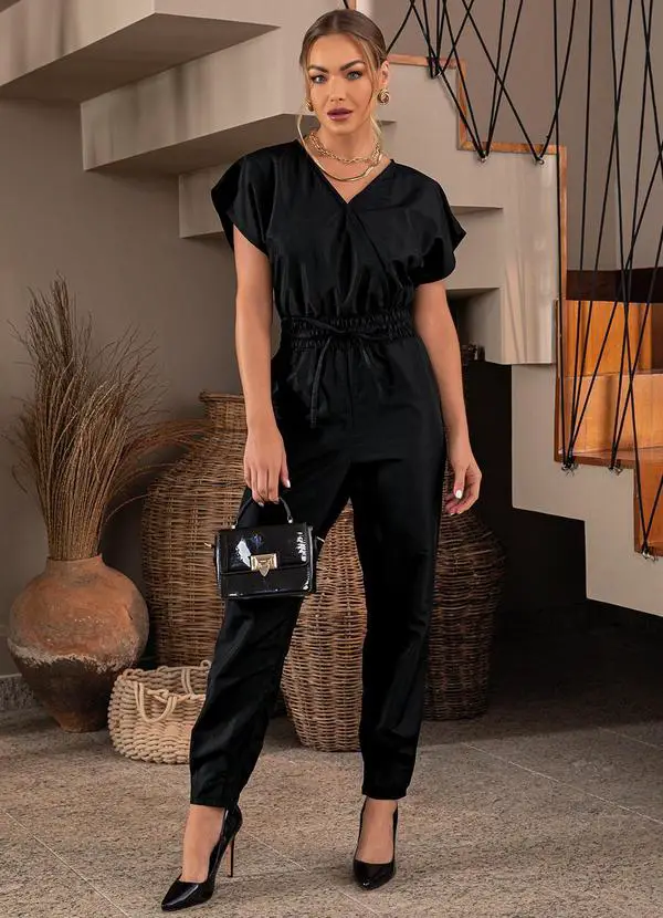 Macacão Preto Social Longo Acinturado com Bolsos