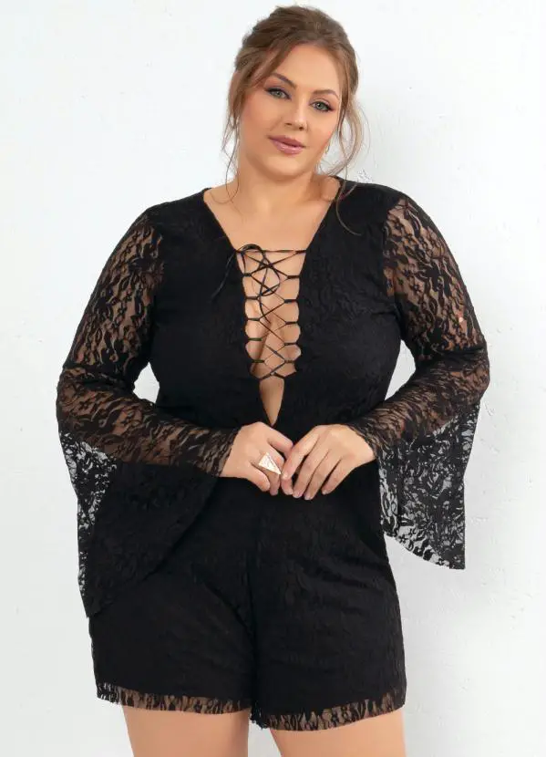 Macacão Preto Social Plus Size em Renda