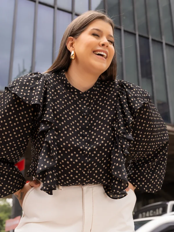 Camisa Poá Feminina Assimétrica Camisa Poá Feminina Assimétrica