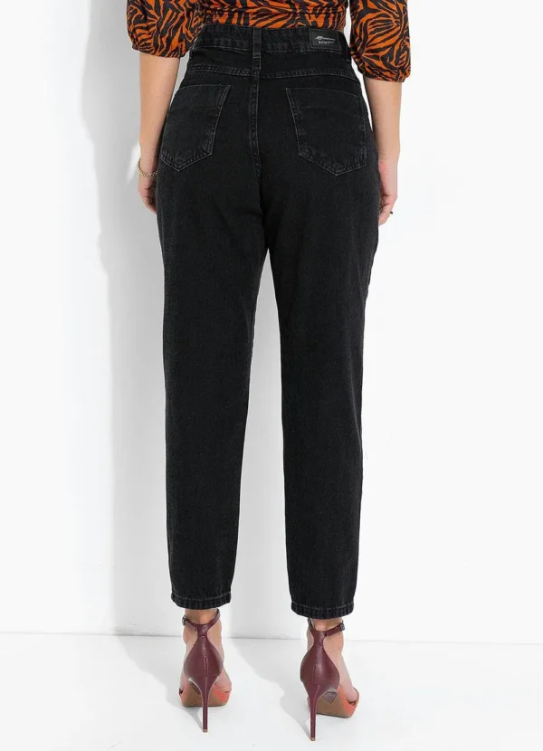 Calça Mom Jeans Preta com Bolsos