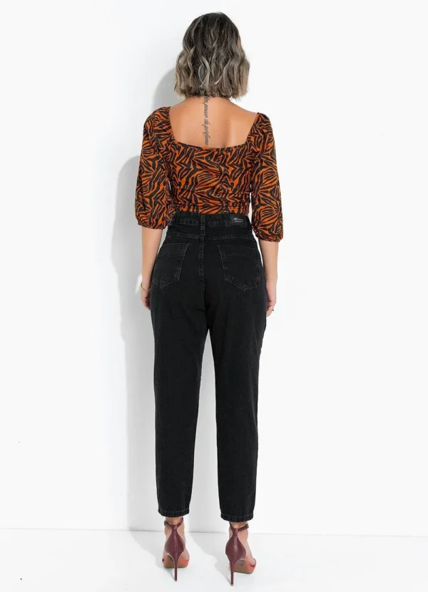 Calça Mom Jeans Preta com Bolsos