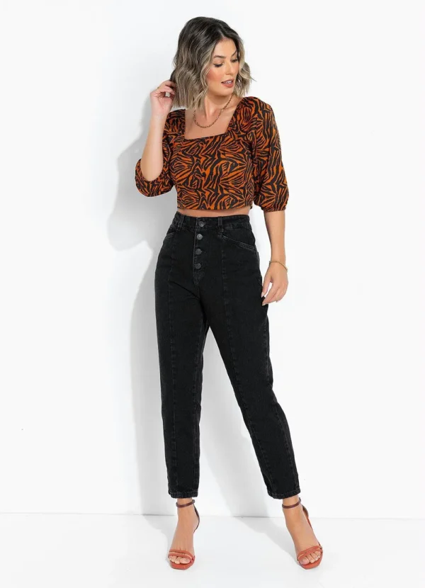 Calça Mom Jeans Preta com Bolsos