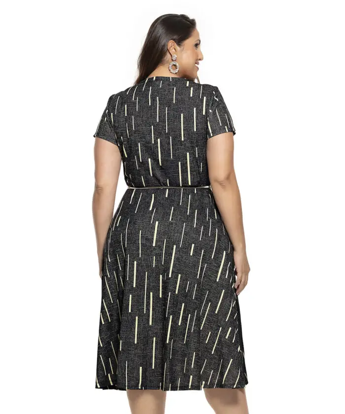 Vestido Plus Size Manga Curta