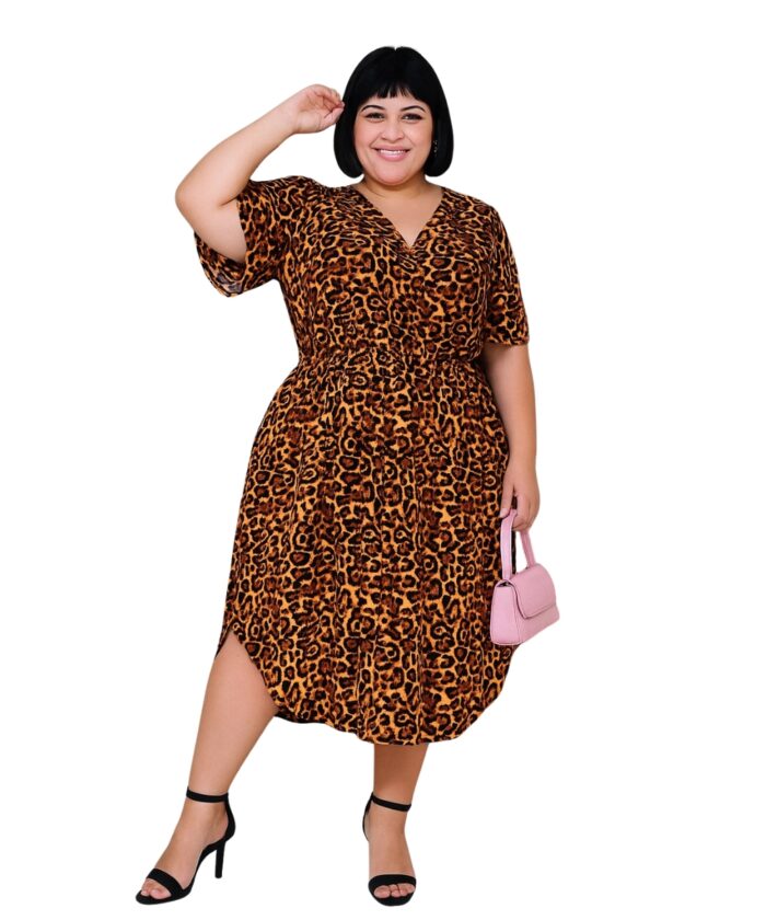 Vestido Plus Size Transpassado Fenda Animal Print