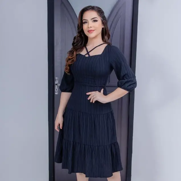 Vestido Feminino Midi Em Viscose Plissada Com Babados