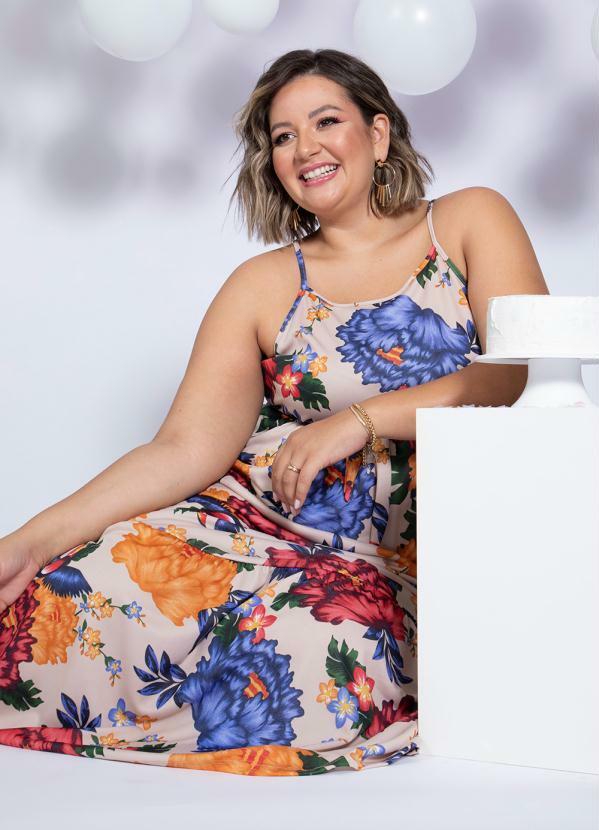 Vestido Longo Floral Nude Com Babado Plus Size