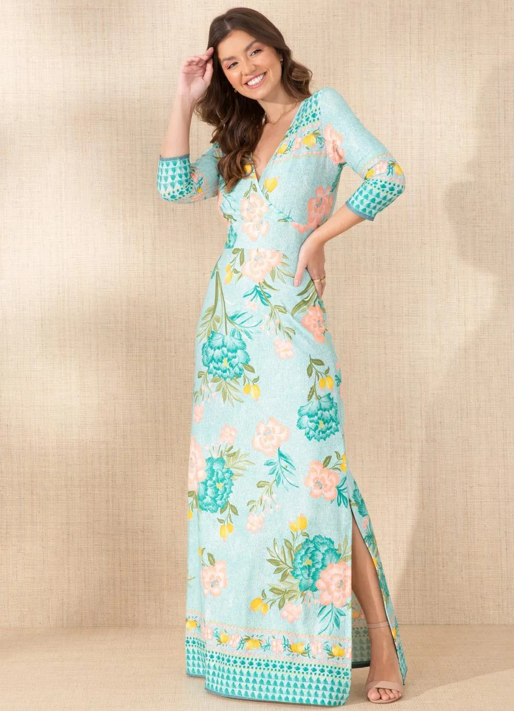 Vestido Longo Com Fendas
